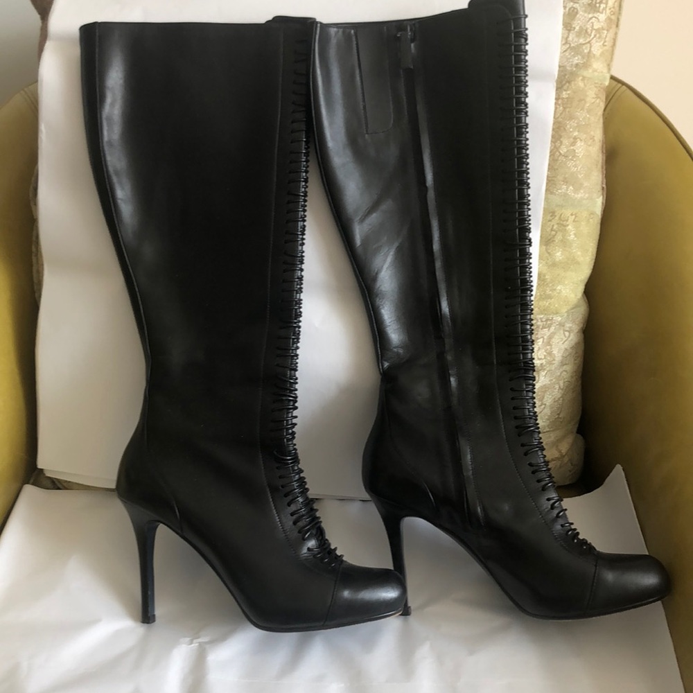 Marie sharapova black boots